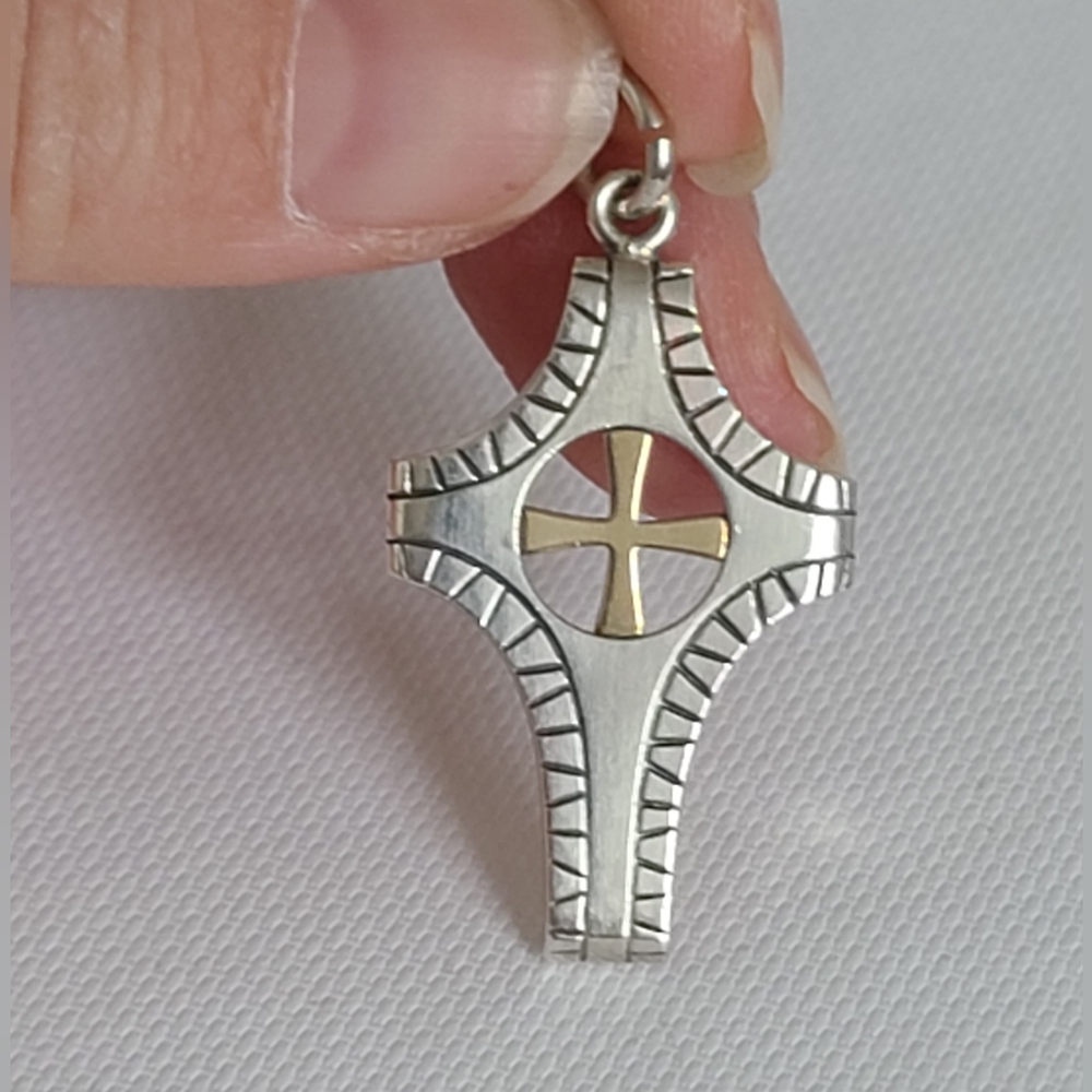 Vintage Sterling Silver Chunky Engraved Native Ethnic Two Tone Cross Pendant